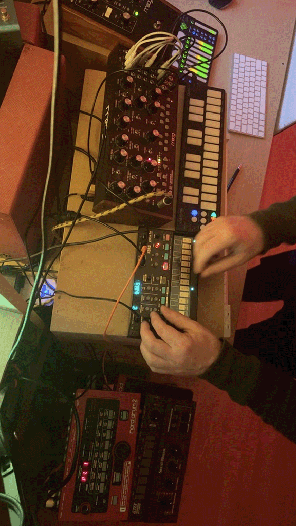 Buried Heads, Live [Video]